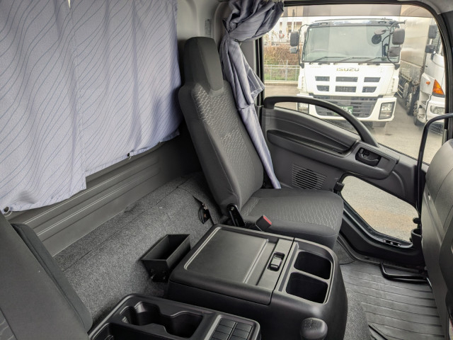 いすゞ フォワード 増トン 冷蔵冷凍バン 2PG-FTR90V4(100249) 31枚目