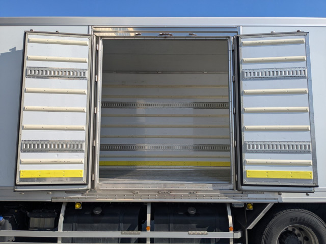 日野 プロフィア 大型 冷蔵冷凍バン 2DG-FR1AHC(100251) 16枚目