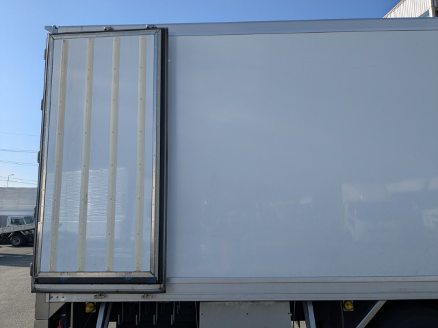 日野 プロフィア 大型 冷蔵冷凍バン 2DG-FR1AHC(100251) 17枚目