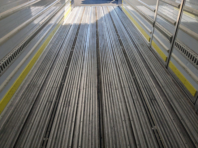 日野 プロフィア 大型 冷蔵冷凍バン 2DG-FR1AHC(100251) 27枚目