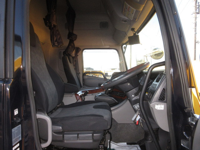 UDトラックス（日産） クオン 大型 ウィング 2PG-CD5CA(100255) 27枚目