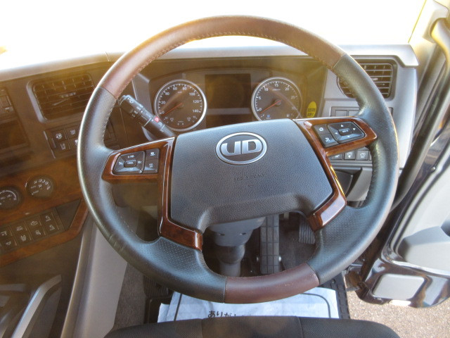 UDトラックス（日産） クオン 大型 ウィング 2PG-CD5CA(100255) 28枚目