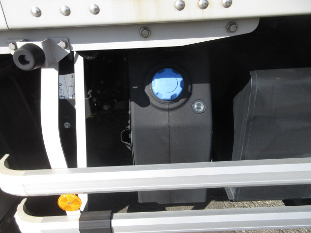 UDトラックス（日産） クオン 大型 ウィング 2PG-CD5CA(100255) 41枚目