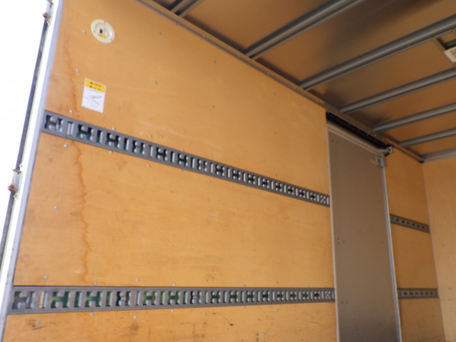 三菱ふそう キャンター 小型 バン 2PG-FEB80(100314) 28枚目