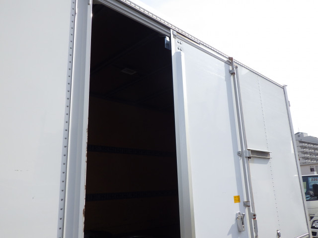 三菱ふそう キャンター 小型 バン 2PG-FEB80(100314) 32枚目