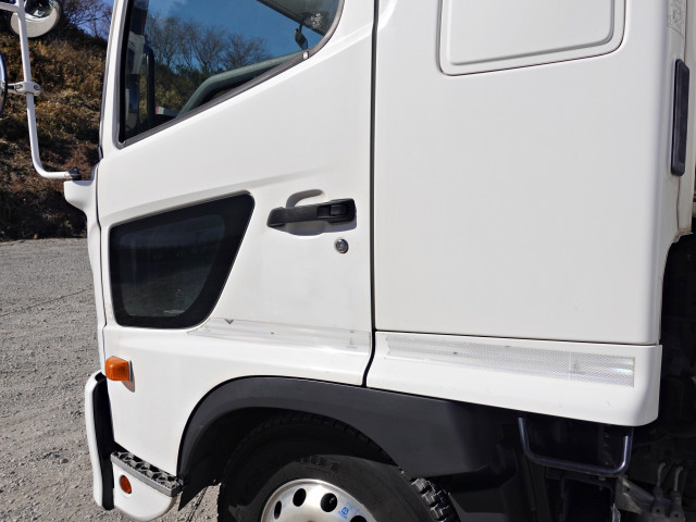 日野 レンジャー 増トン 冷蔵冷凍バン 2KG-GD2ABG(100317) 15枚目