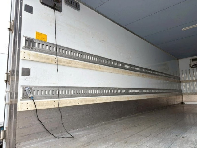 日野 レンジャー 増トン 冷蔵冷凍バン 2PG-FE2ABA(100319) 9枚目