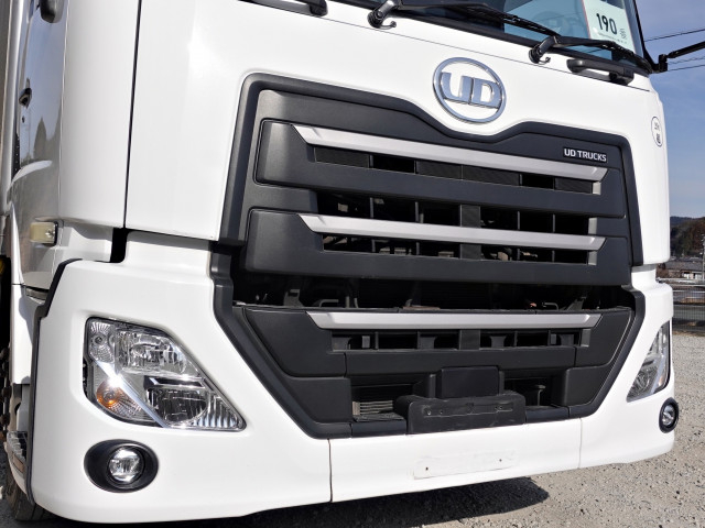 UDトラックス（日産） クオン 大型 冷蔵冷凍バン 2PG-CX5BA(100322) 6枚目