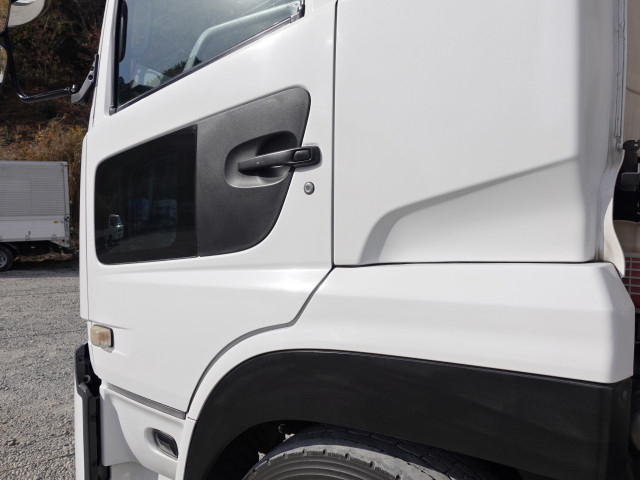 UDトラックス（日産） クオン 大型 冷蔵冷凍バン 2PG-CX5BA(100322) 14枚目