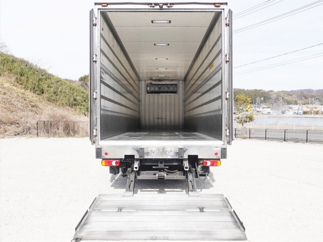 UDトラックス（日産） クオン 大型 冷蔵冷凍バン 2PG-CX5BA(100322) 16枚目