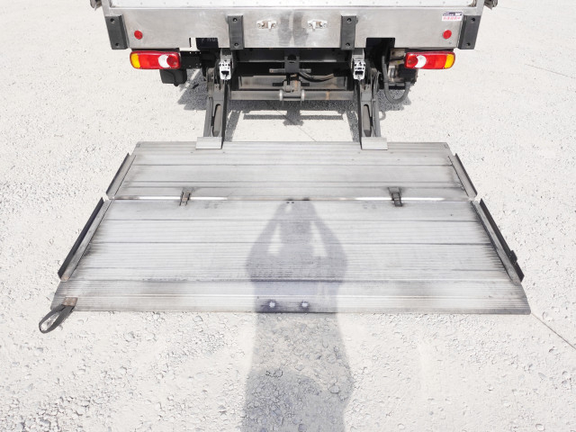 UDトラックス（日産） クオン 大型 冷蔵冷凍バン 2PG-CX5BA(100322) 17枚目