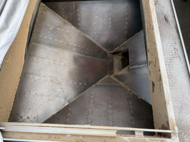 日野 プロフィア 大型 粉粒体運搬車 2DG-FR1AJG(100326) 8枚目