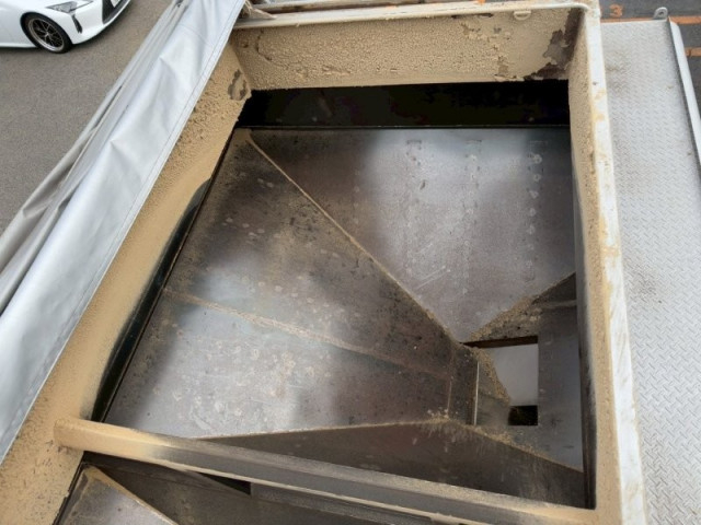 日野 プロフィア 大型 粉粒体運搬車 2DG-FR1AJG(100326) 10枚目