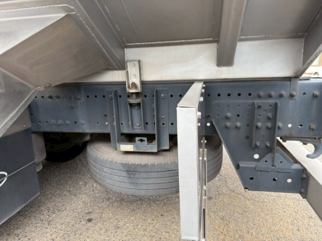 日野 プロフィア 大型 粉粒体運搬車 2DG-FR1AJG(100326) 19枚目