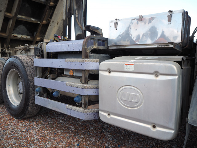 UDトラックス（日産） クオン 大型 土砂ダンプ QKG-CW5XL(100335) 15枚目