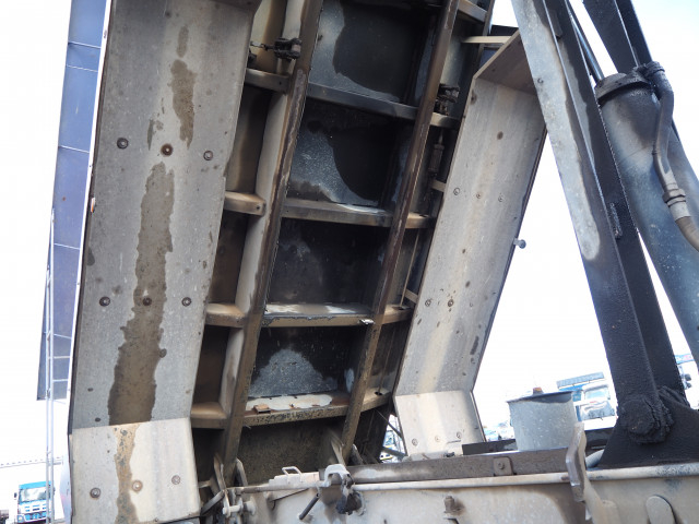 UDトラックス（日産） クオン 大型 土砂ダンプ QKG-CW5XL(100335) 17枚目