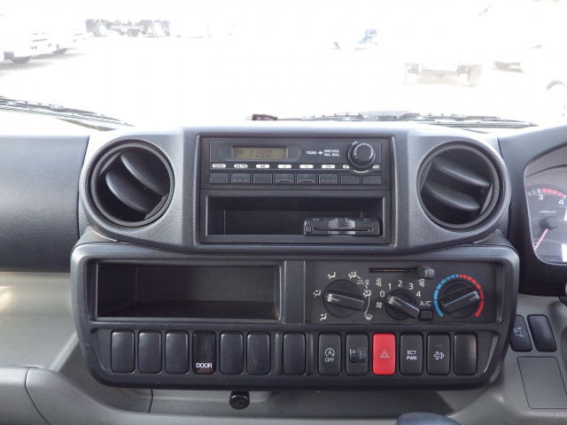 日野 デュトロ 小型 保冷バン TKG-XZU605M(100344) 9枚目