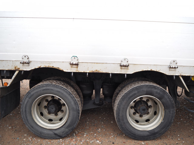 UDトラックス（日産） クオン 大型 平ボディ QKG-CG5ZA(100346) 21枚目