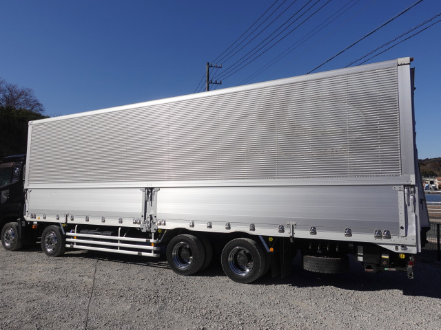 UDトラックス（日産） クオン 大型 ウィング QKG-CG5ZA(100360) 8枚目