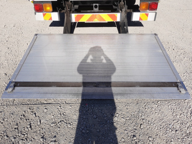 UDトラックス（日産） クオン 大型 ウィング QKG-CG5ZA(100360) 12枚目