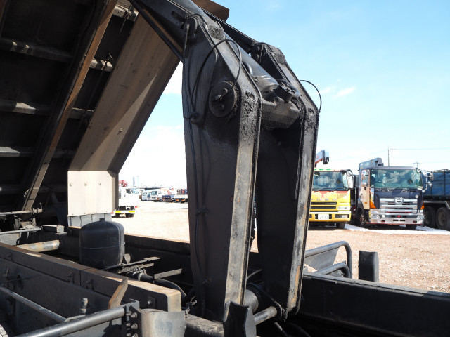 いすゞ ギガ 大型 土砂ダンプ PDG-CYZ77V8(100377) 17枚目