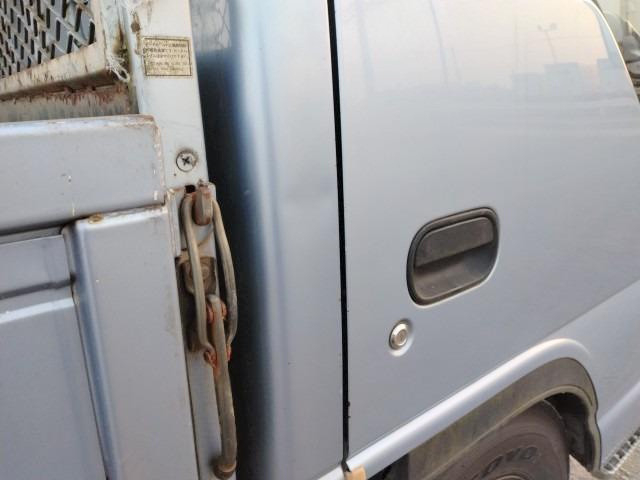 いすゞ エルフ 小型 平ボディ KC-NKR71ER(100386) 17枚目