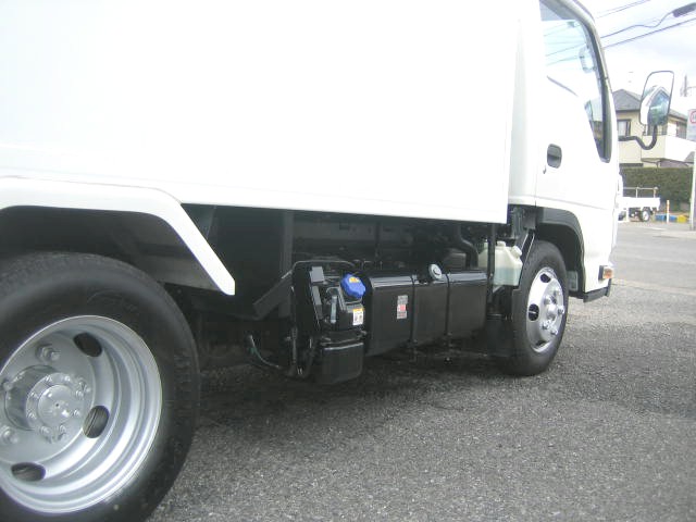 いすゞ エルフ 小型 冷蔵冷凍バン 2RG-NHR88AN(100411) 16枚目