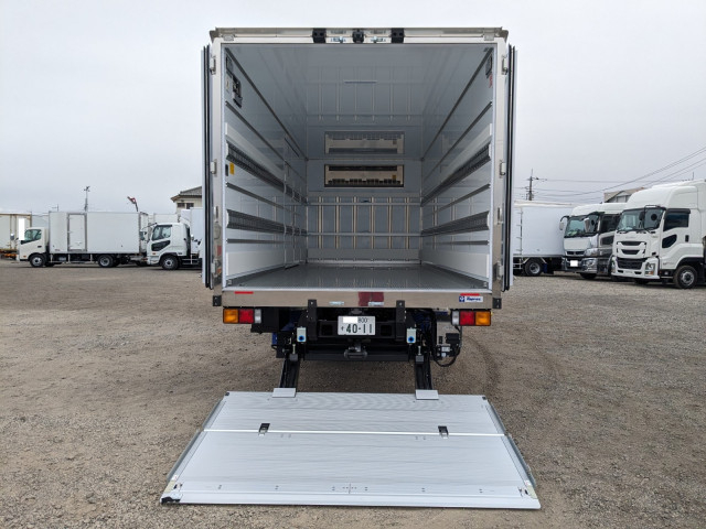 三菱ふそう ファイター 中型 冷蔵冷凍バン 2KG-FK65F(100682) 8枚目