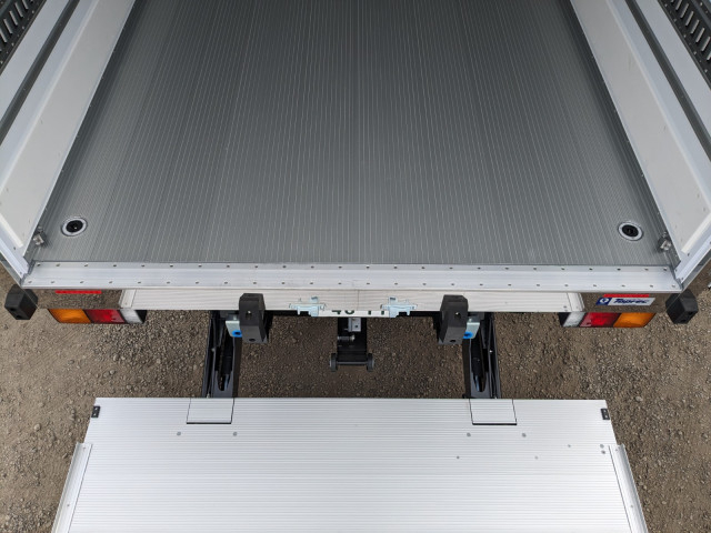 三菱ふそう ファイター 中型 冷蔵冷凍バン 2KG-FK65F(100682) 11枚目