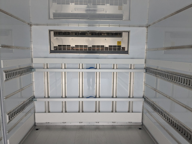 三菱ふそう ファイター 中型 冷蔵冷凍バン 2KG-FK65F(100682) 17枚目