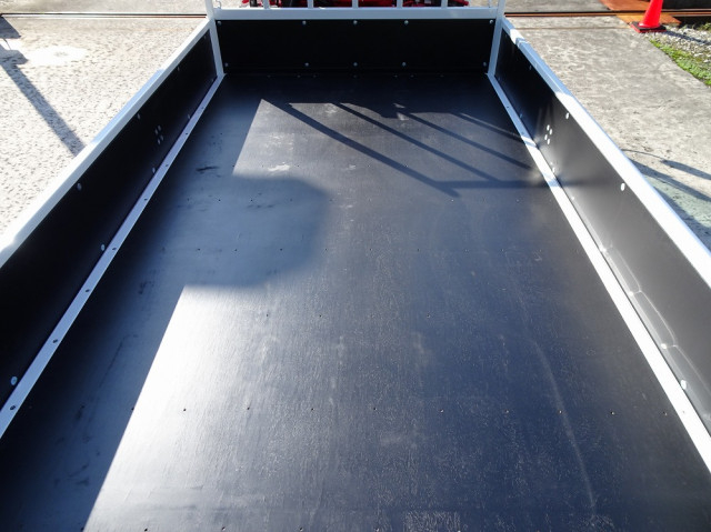 三菱ふそう キャンター 小型 平ボディ（クレーン付） 2PG-FEB90(100685) 8枚目