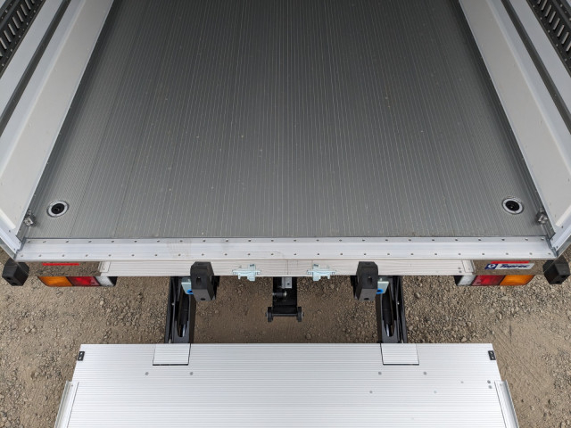 三菱ふそう ファイター 中型 冷蔵冷凍バン 2KG-FK65F(100688) 11枚目