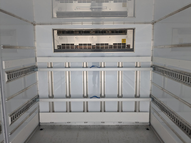 三菱ふそう ファイター 中型 冷蔵冷凍バン 2KG-FK65F(100688) 17枚目