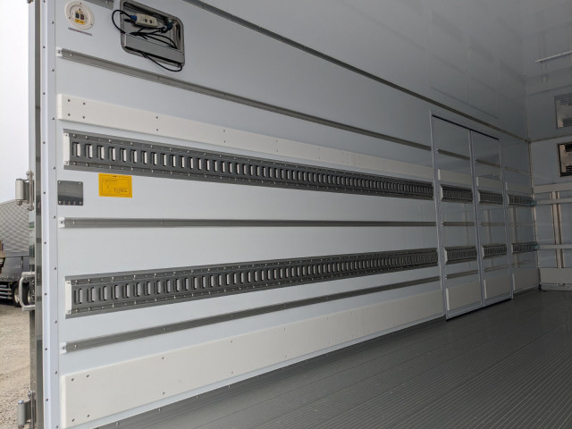 三菱ふそう ファイター 中型 冷蔵冷凍バン 2KG-FK65F(100688) 20枚目