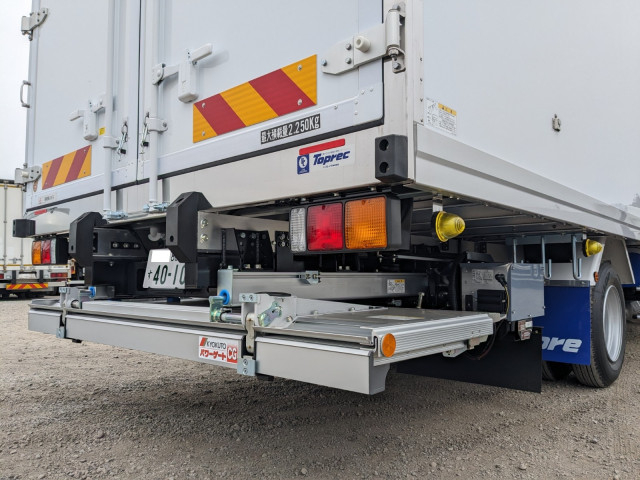 三菱ふそう ファイター 中型 冷蔵冷凍バン 2KG-FK65F(100689) 6枚目