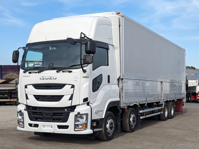 いすゞ ギガ 大型 ウィング 2PG-CYJ77D(100750) 1枚目