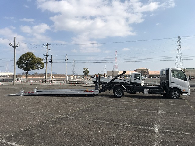 トヨタ ダイナ 小型 キャリアカー 2KG-XZU722(100761) 8枚目