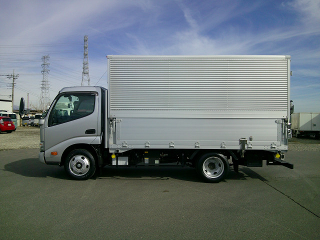 トヨタ ダイナ 小型 ウィング 2RG-XZC645(100763) 8枚目