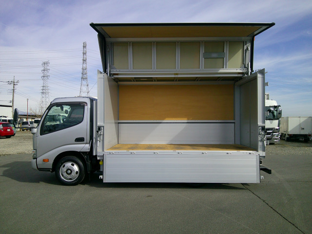 トヨタ ダイナ 小型 ウィング 2RG-XZC645(100763) 12枚目