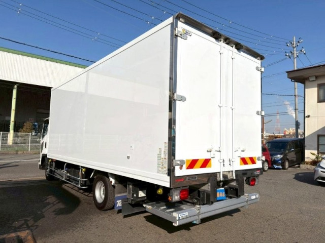 いすゞ フォワード 中型 冷蔵冷凍バン 2PG-FRR90T2(100767) 4枚目