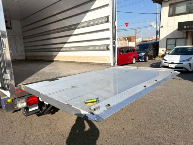 いすゞ フォワード 中型 冷蔵冷凍バン 2PG-FRR90T2(100767) 5枚目