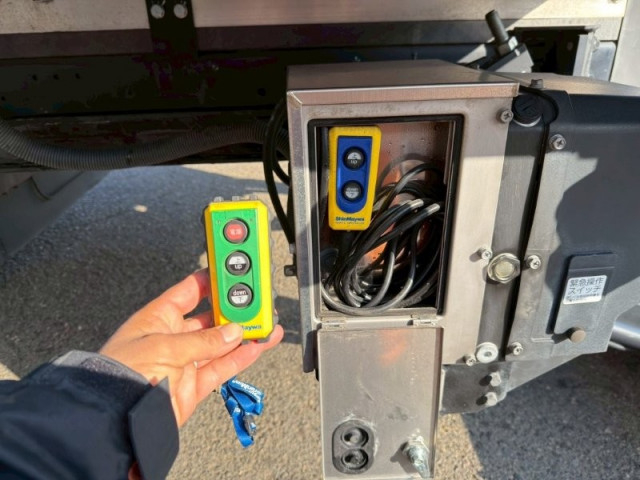 いすゞ フォワード 中型 冷蔵冷凍バン 2PG-FRR90T2(100767) 11枚目