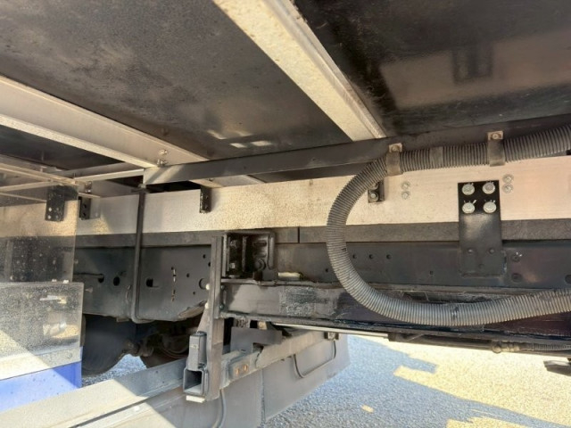 いすゞ フォワード 中型 冷蔵冷凍バン 2PG-FRR90T2(100767) 13枚目