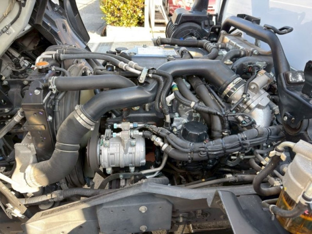 いすゞ フォワード 中型 冷蔵冷凍バン 2PG-FRR90T2(100767) 17枚目