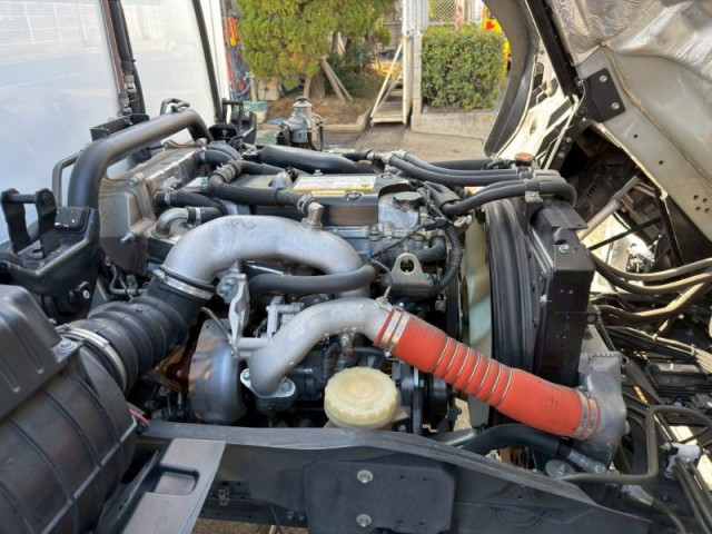 いすゞ フォワード 中型 冷蔵冷凍バン 2PG-FRR90T2(100767) 18枚目