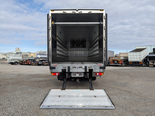 UDトラックス（日産） クオン 大型 冷蔵冷凍バン 2PG-CD5CE(100772) 10枚目