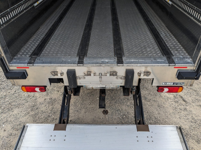 UDトラックス（日産） クオン 大型 冷蔵冷凍バン 2PG-CD5CE(100772) 13枚目