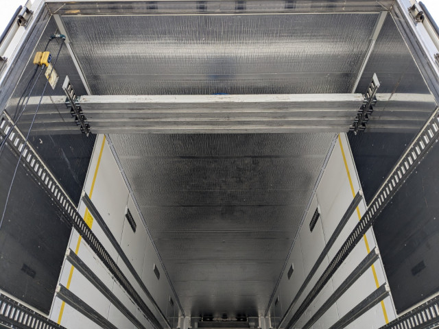 UDトラックス（日産） クオン 大型 冷蔵冷凍バン 2PG-CD5CE(100772) 16枚目