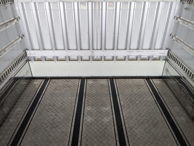 UDトラックス（日産） クオン 大型 冷蔵冷凍バン 2PG-CD5CE(100772) 17枚目