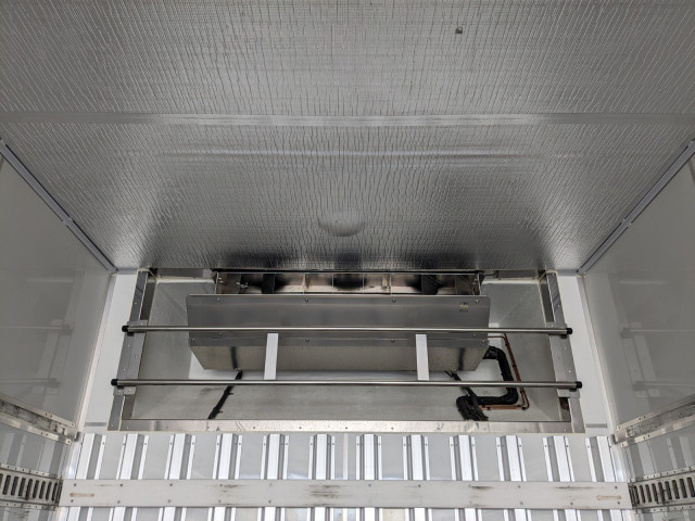 UDトラックス（日産） クオン 大型 冷蔵冷凍バン 2PG-CD5CE(100772) 18枚目